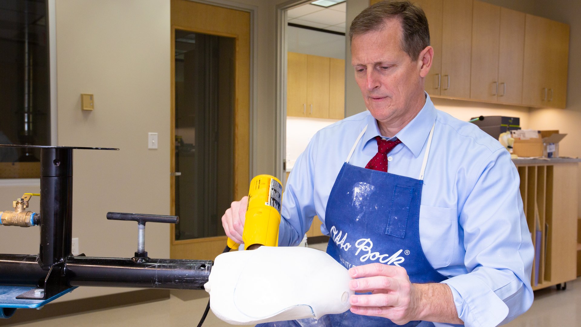 Prosthetist Scott Spring, CP/L working in the Houston fabrication lab