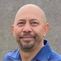Hugo Linares Headshot