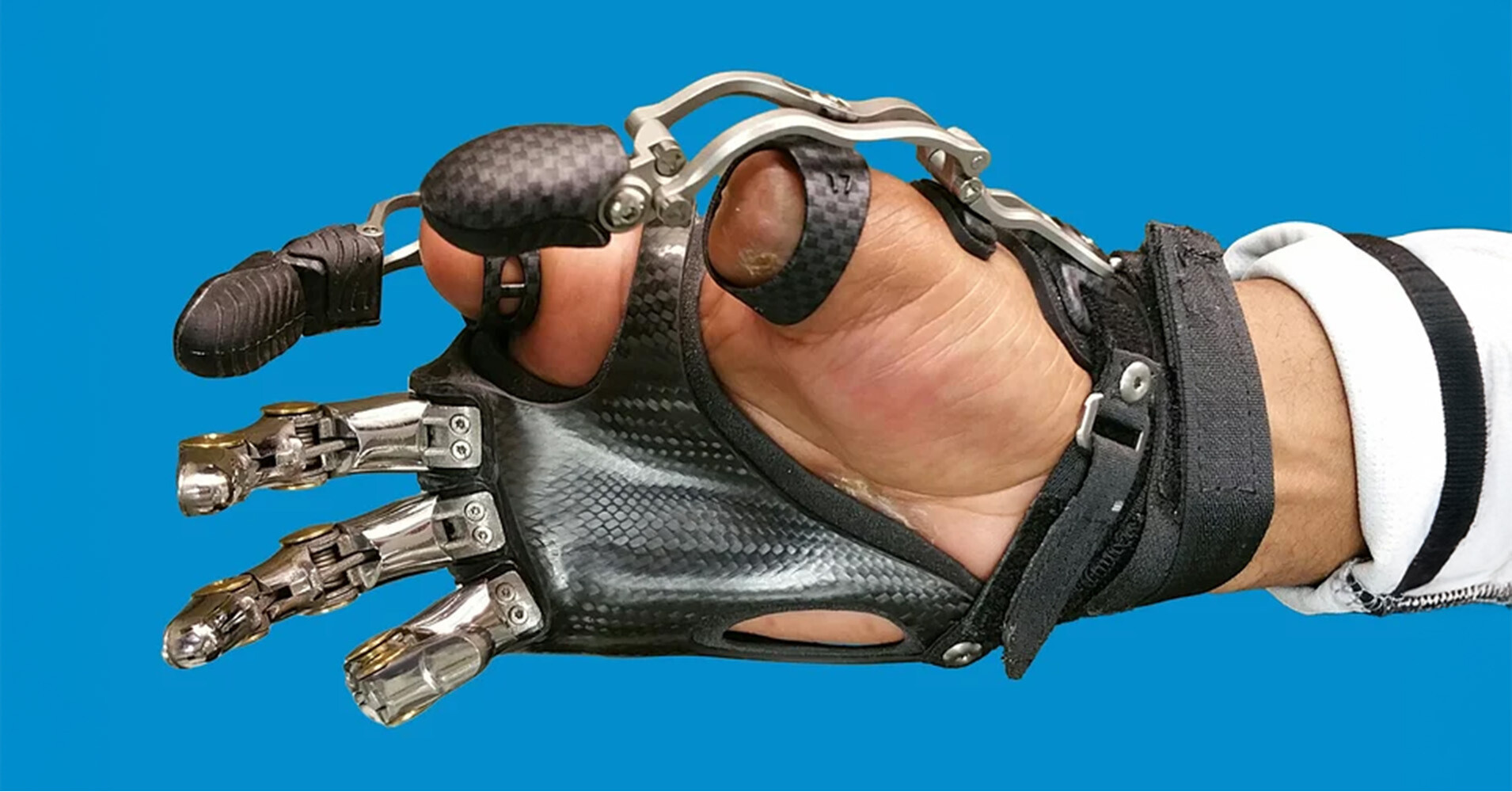 Hybrid Partial Hand Social